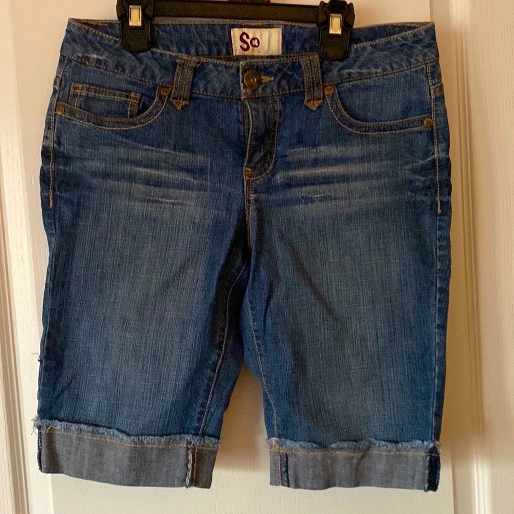 Jean short, with a fold at the bottom